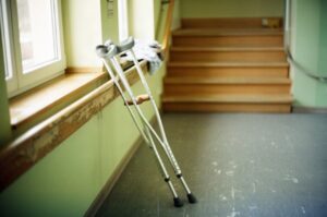 Endoproteza biodra: operacja, rehabilitacja i trwałość