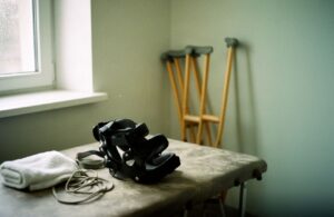 Zerwane więzadło krzyżowe i rekonstrukcja ACL: rehabilitacja etapami